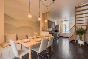3 bedroom house with garden, near tram